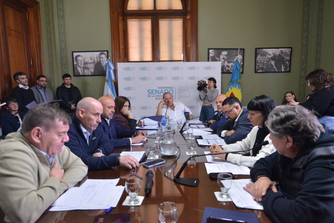 La comisión de Seguridad del Senado bonaerense se encamina a fijar por ley una fórmula para actualizar los fondos que reciben los cuarteles de los Bomberos Voluntarios.