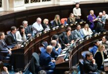 Diputados dio media sanción a la Ley Ema para prevenir la violencia digital en escuelas La Cámara baja bonaerense aprobó por unanimidad el proyecto de Ley Ema para promover la convivencia digital segura en escuelas, y prevenir el ciberacoso y la sextorsión.