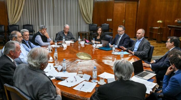 Salario Mínimo: el Consejo sesiona tras nueve meses sin movilización sindical Tras nueve meses sin sesionar, el Consejo del Salario Mínimo, Vital y Móvil se reúne sin la presión de una movilización de la CGT y las dos CTA.