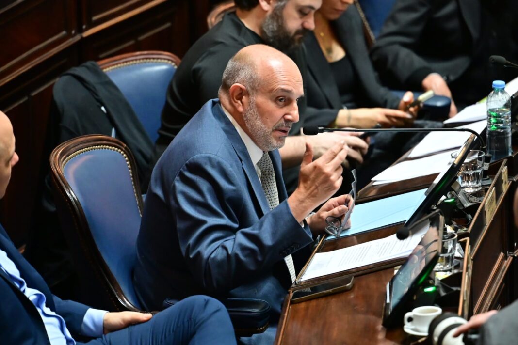 El diputado bonaerense, Alexis Guerrera, salió con los tapones de punta a cruzar al Gobierno nacional de Javier Milei durante el tratamiento de la Ley de Antidiscriminación.