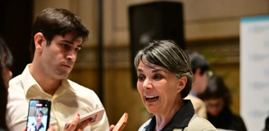 La mama de Ema Bondaruk, Laura Sánchez, celebró la media sanción de la ley contra la violencia digital. “Es el resultado de un trabajo colectivo”, afirmó.