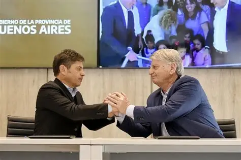 Kicillof viaja a La Pampa para reunirse con Ziliotto y coordinar acciones por El Niño El gobernador Axel Kicillof viajará el próximo lunes 31 de agosto a la provincia de La Pampa para reunirse con su par Sergio Ziliotto y coordinar acciones conjuntas ante la llega de El Niño.