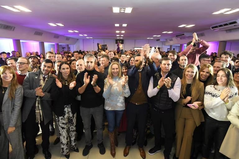 La secretaria general de la presidencia, Karina Milei, encabezó en julio un acto partidario en Misiones, en donde llamó a construir la reelección de su hermano para 2027.
