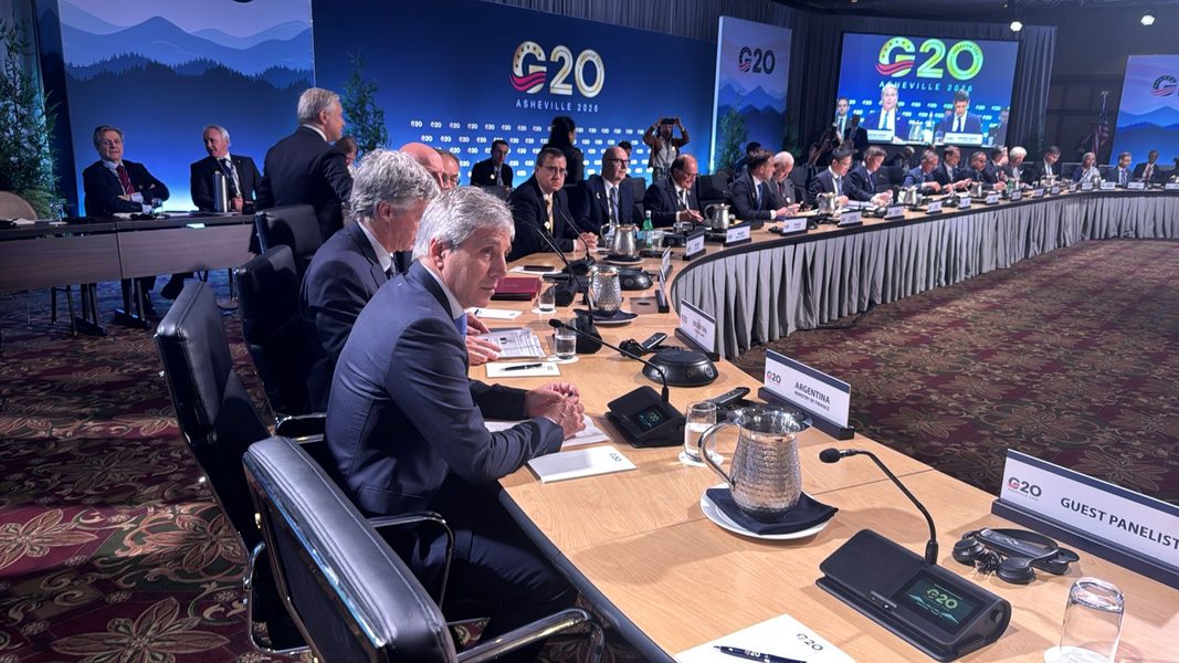 El ministro de Economía, Luis Caputo, participó de la cumbre de ministros de Finanzas del G20 en EE.UU., y se reunió con la titular del FMI, Kristalina Georgieva.