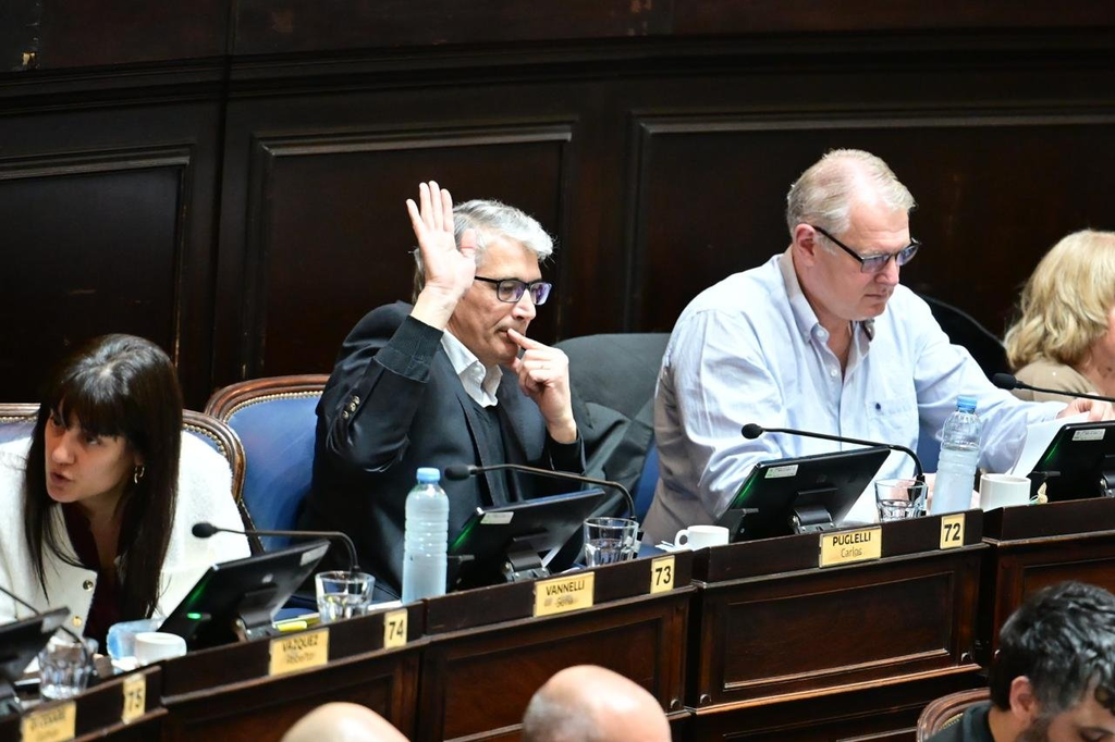 El diputado bonaerense, Carlos Puglelli, presentó un proyecto para modificar la Ley 12.108 a fin de que los clubes puedan implementar medidas de prevención contra la ludopatía infantil.