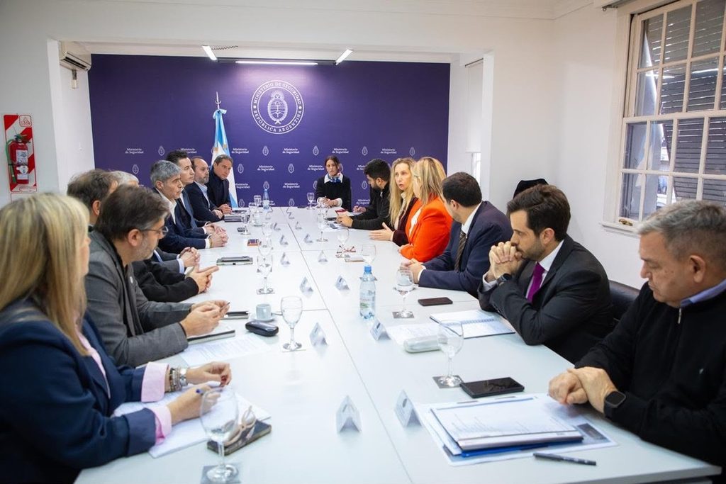 Funcionarios de Kicillof participaron la semana pasada del encuentro encabezado por la secretaria General de la presidencia, Karina Milei, para diagramar el operativo de seguridad de la visita del Papa León XIV.