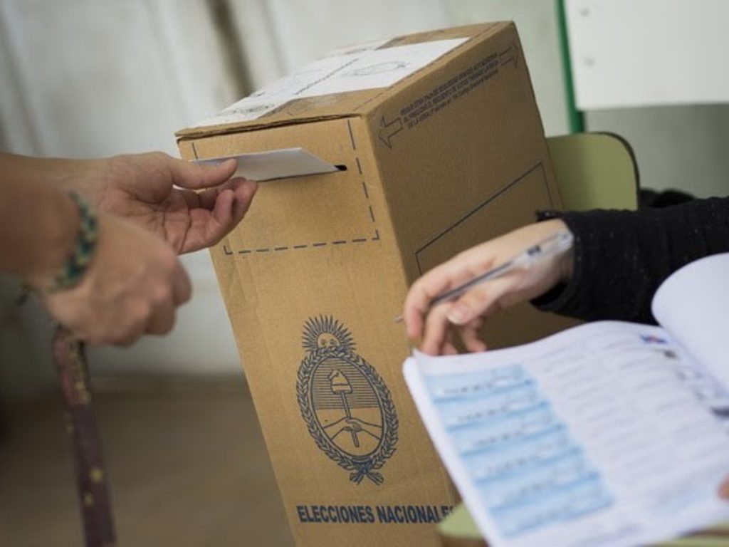 Tras la reunión de la mesa política, las espadas legislativas del Gobierno apuntarán a iniciar el debate de la reforma electoral el 15 de septiembre.