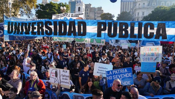 Docentes universitarios arrancan un nuevo paro contra Milei por salarios