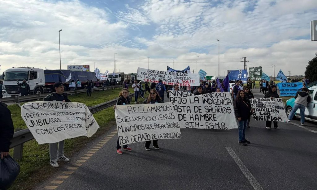 FESIMUBO comenzó la semana con un corte de ruta a la altura de Cañuelas para reclamar una recomposición salarial y la puesta en marcha del Consejo de Empleo Municipal. 