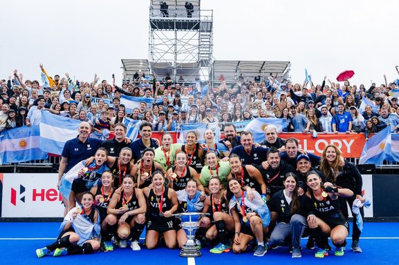 Legisladores bonaerenses buscan reconocer a Las Leonas por el Mundial de Hockey 2026 Diputados bonaerenses impulsaron proyectos de beneplácito y reconocimiento a Las Leonas que alcanzaron la tercera estrella mundial.