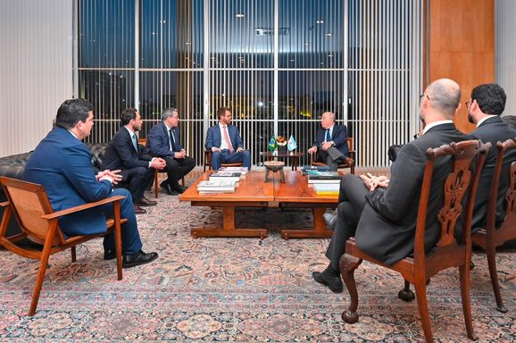 Diputados opositores viajaron a Brasil para recomponer el vínculo bilateral, tras los dichos de Milei