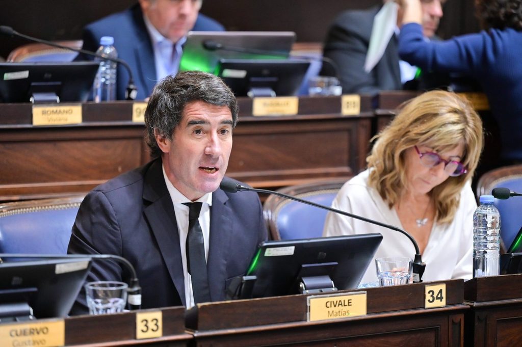 El diputado de la UCR, Matías Civale, destacó a Las Leonas como uno de los grandes símbolos del deporte argentino.