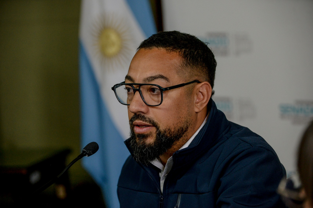 El titular de la comisión de Deportes del Senado bonaerense, Luciano Olivera, destacó "el legado deportivo y humano" de Messi.