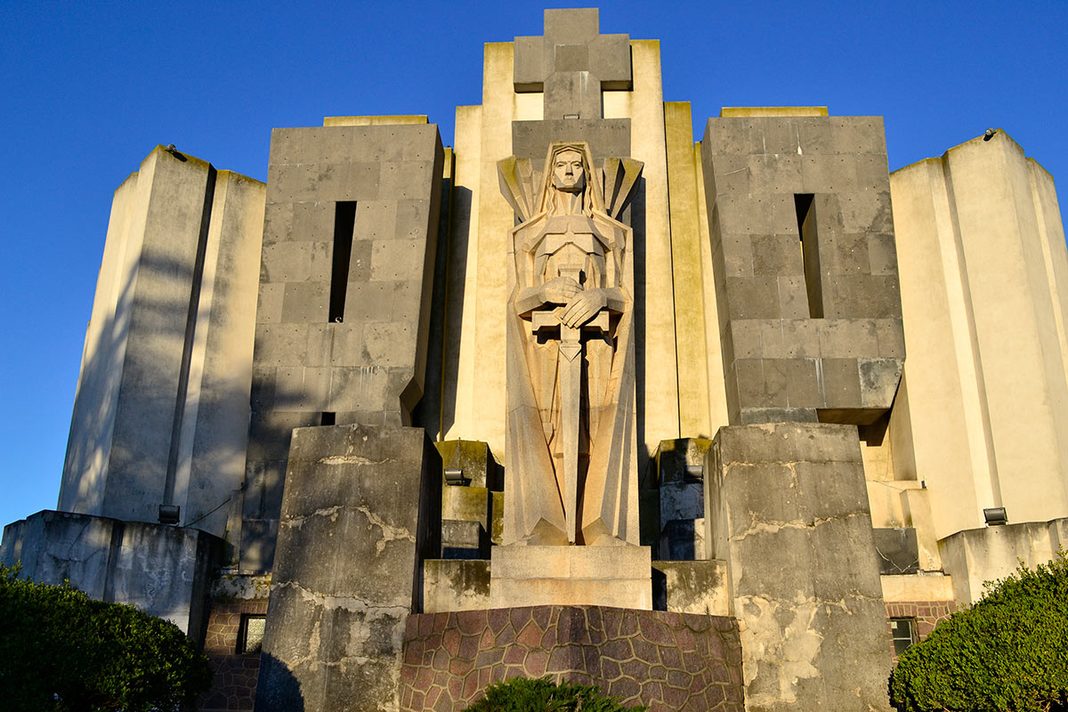 La oficialista María Inés Laurini impulsa el “Mes Salamone” para reconocer la obra del arquitecto, presente en 17 municipios bonaerenses.