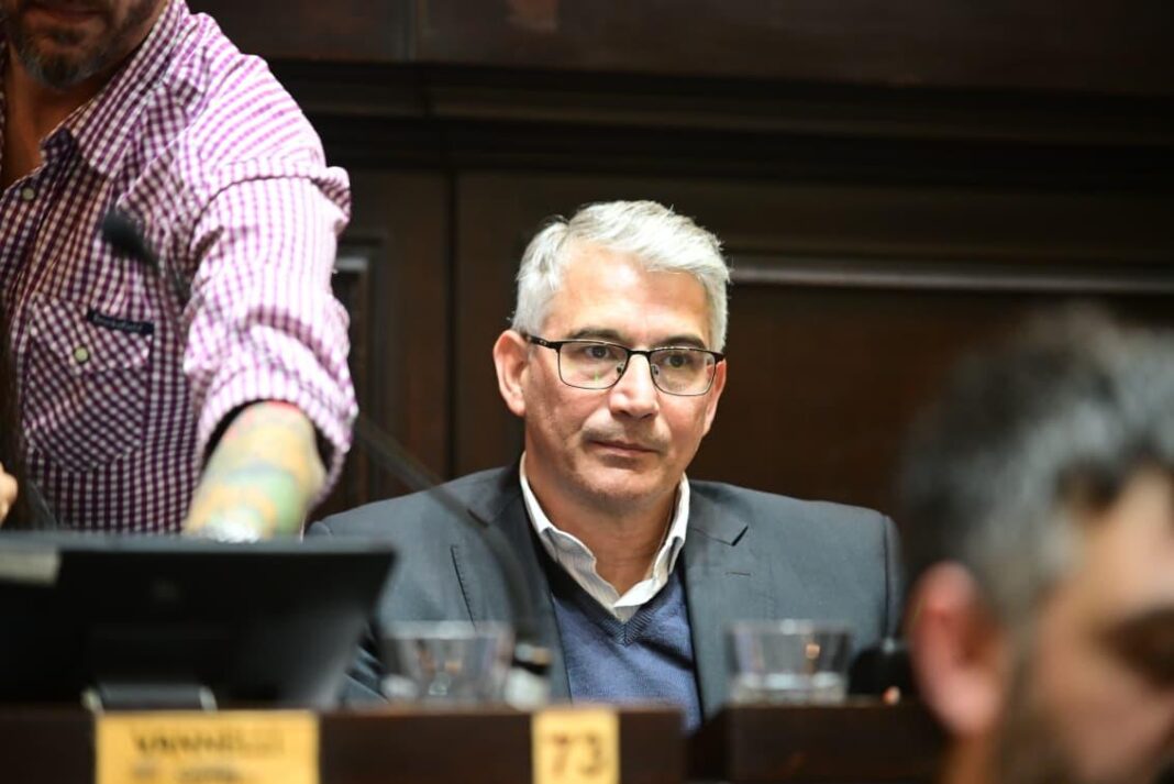 El diputado bonaerense de Fuerza Patria, Carlos Puglelli, alertó por el crecimiento de la morosidad crediticia y el uso de préstamos para cubrir gastos básicos.