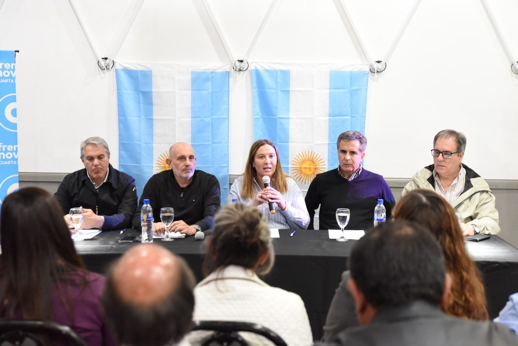 En una cumbre en Junín, dirigentes del Frente Renovador por la Cuarta sección electoral respaldaron las PASO y la candidatura presidencial de Sergio Massa.