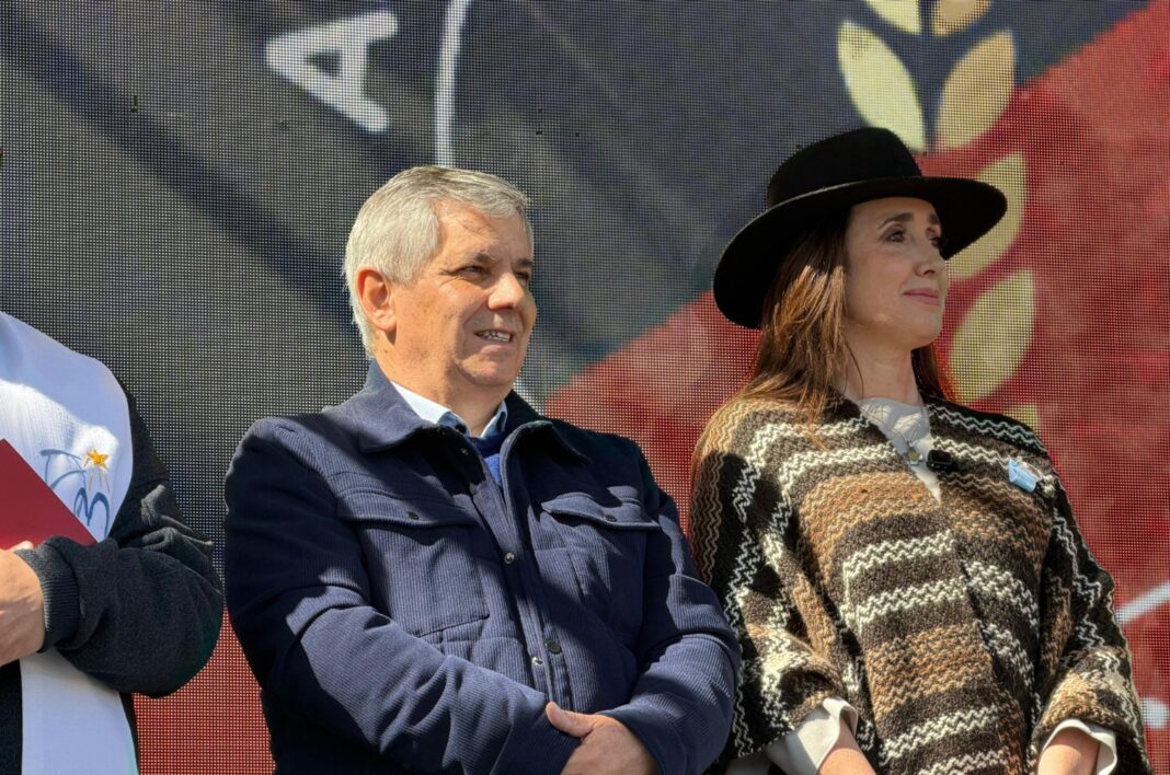 El intendente de Chivilcoy, Guillermo Britos, le ofreció a la Sociedad Rural administrar en conjunto la recaudación de la tasa vial para trabajar en los caminos rurales.