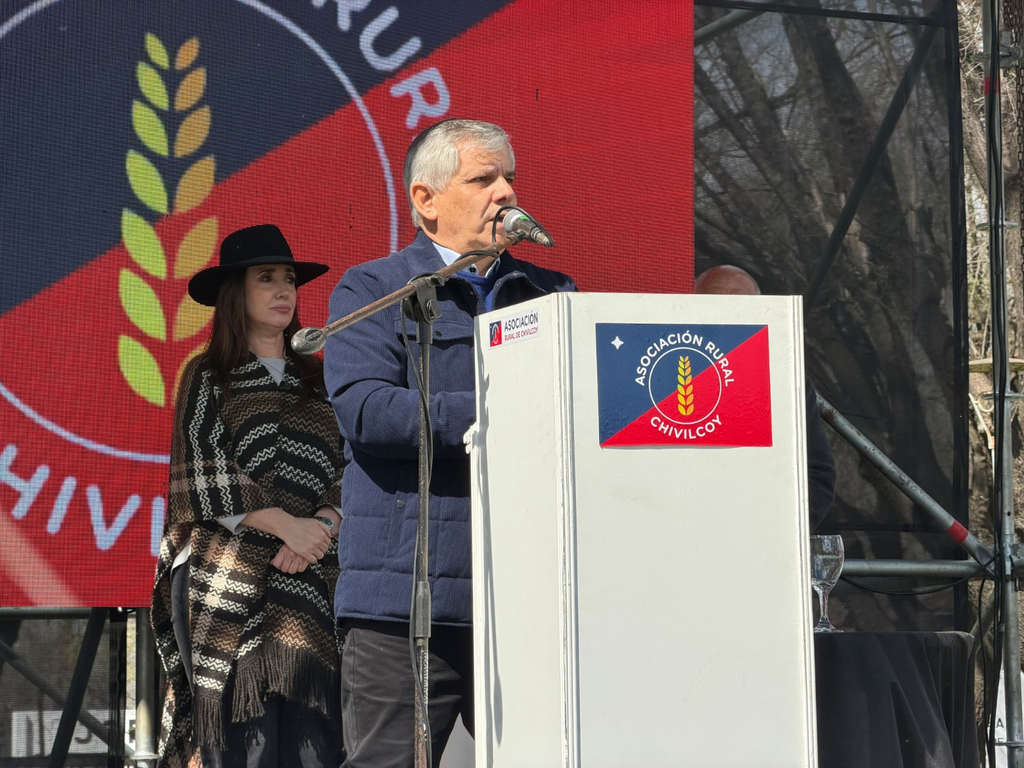 El intendente de Chivilcoy, Jorge Britos, encabezó el acto de apertura de la 74ª Exposición Rural, Agrícola, Ganadera, Industrial y Comercial.