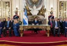 Empresarios respaldaron a Milei: “La soberanía sobre las Malvinas es irrenunciable” Empresarios de distintas entidades respaldaron el reclamo de Javier Milei sobre las Islas Malvinas y acompañaron las acciones para resguardar los recursos.