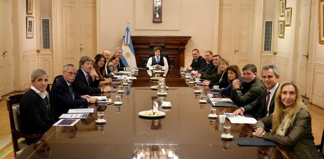 Javier Milei reunió al Gabinete para ordenar la agenda legislativa, con Malvinas, el Presupuesto 2027 y la reforma electoral entre principales ejes.