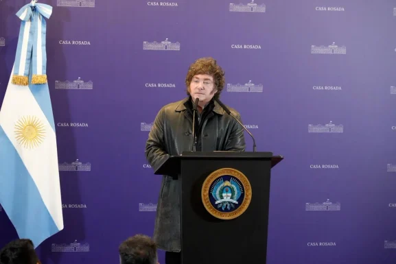 Milei lleva el proyecto Malvinas al Congreso, en medio de la ofensiva opositora Javier Milei prepara el envío del proyecto sobre Malvinas al Congreso, mientras busca ordenar aliados y recuperar iniciativa frente a la oposición.