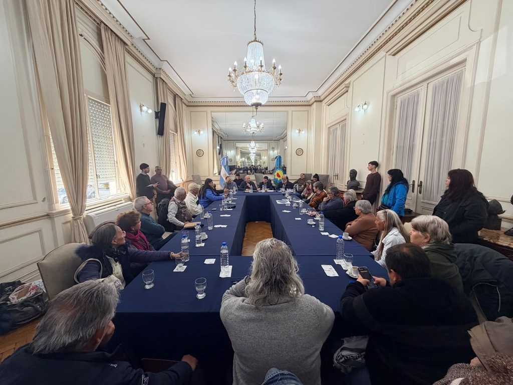 Entidades vecinales de 26 municipios llevaron al Senado su preocupación por las consecuencias que tendrá la privatización de Aysa en la provincia.