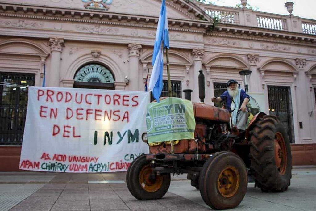 El gobernador bonaerense, Axel Kicillof, llega este miércoles a Misiones para reunirse con su par Hugo Passalacqua y productores yerbateros, en medio del conflicto con Nación.