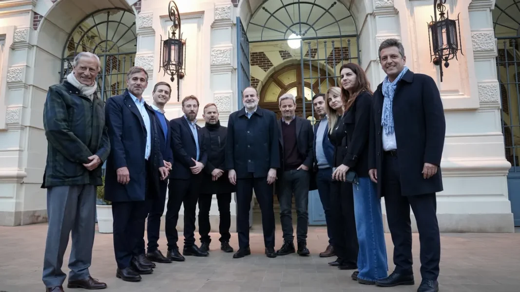 Sergio Massa reunió a la Liga de Intendentes bonaerenses y volvió a poner la unidad del peronismo en el centro de la estrategia electoral.