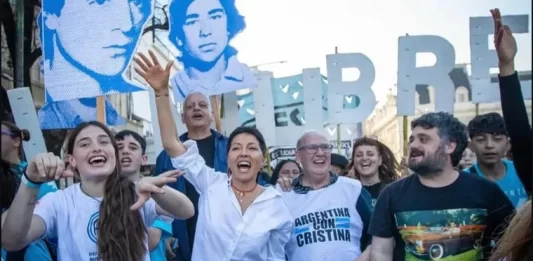 La marcha por la Noche de los Lápices abrió un nuevo enfrentamiento entre el kicillofismo y La Cámpora por los micros para estudiantes.