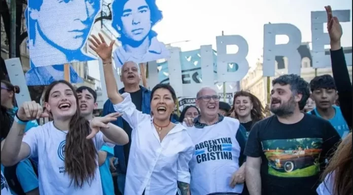 La marcha por la Noche de Los Lápices abrió un nuevo enfrentamiento entre el MDF y La Cámpora La marcha por la Noche de los Lápices abrió un nuevo enfrentamiento entre el kicillofismo y La Cámpora por los micros para estudiantes.