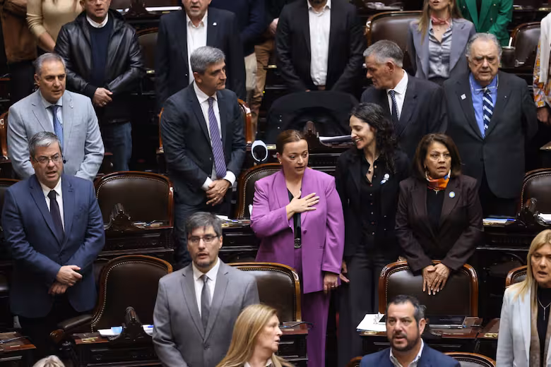Union por la Patria logró abrir una sesión para tratar proyectos de sobreendeudamiento y la prórroga de la emergencia en discapacidad. 
