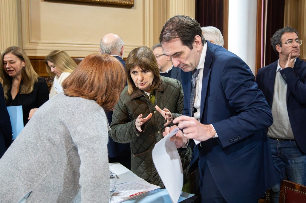 La jefa de la tropa libertaria en el Senado, Patricia Bullrich, cosechó un nuevo fracaso legislativo luego de tener que suspender la sesión para aprobar los cambios en la Ley de Biocombustibles.