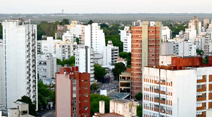 Inquilinos apoyaron la ley que los exime del pago de comisiones, pero advirtieron: “Es un parche” Tras la presentación de la ley que los exime del pago de comisiones inmobiliarias, inquilinos pidieron más reformas para resolver los problemas habitacionales.