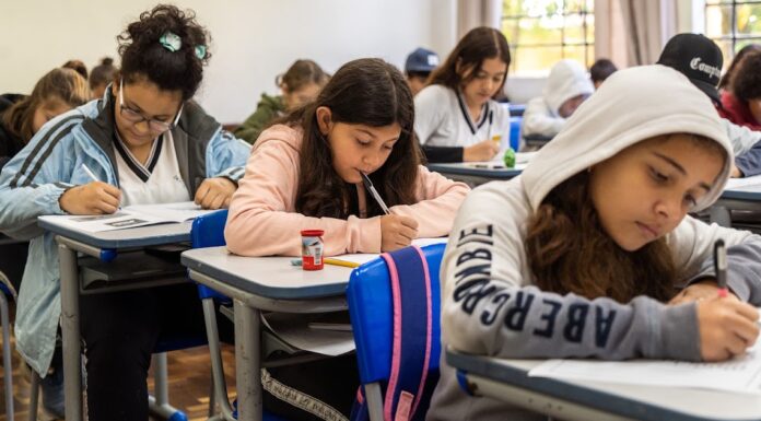 Frente a la morosidad, Diputados piden incorporar educación financiera en las escuelas El diputado de Unión y Libertad, Martín Rozas, presentó un proyecto para implementar la educación financiera en las escuelas bonaerenses.