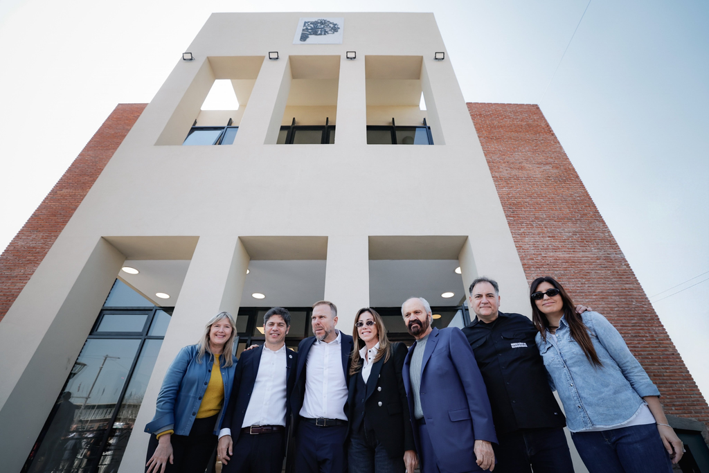 El gobernador bonaerense, Axel Kicillof, inauguró obras para reforzar la seguridad y la gestión de emergencias médicas en el distrito de Ezeiza.