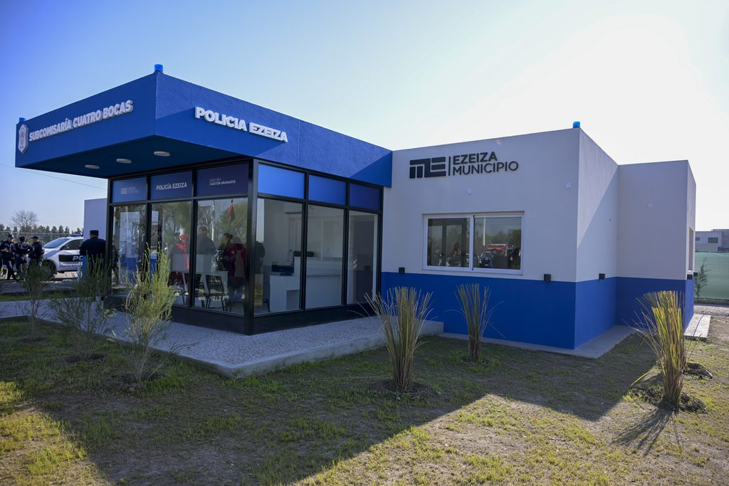 El gobernador bonaerense, Axel Kicillof, inauguró obras para reforzar la seguridad y la gestión de emergencias médicas en el distrito de Ezeiza.
