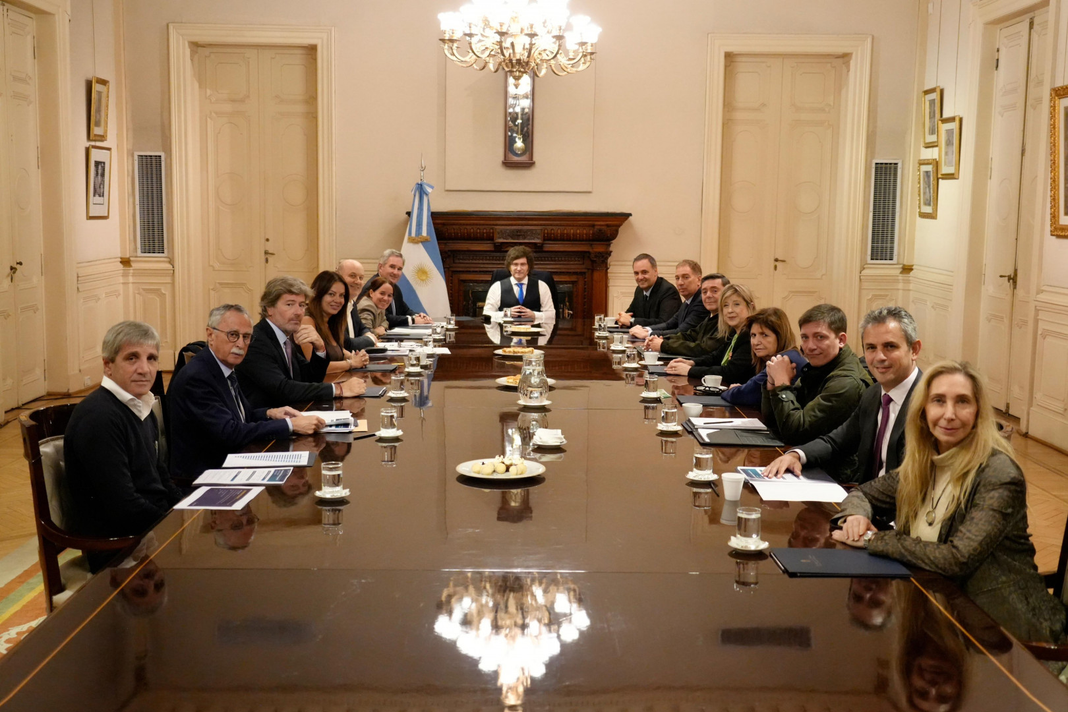 El presidente Javier Milei encabezó una nueva reunión de Gabinete en donde delineó las prioridades del Gobierno nacional: baja de inflación, reclamo de Malvinas y Presupuesto 2027.