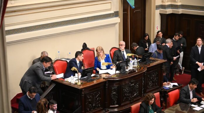 El Senado bonaerense busca salir de la inactividad con una sesión express El Senado bonaerense tendrá este martes su tercera sesión del año. La falta de agenda política y la comparación con Diputados, los ejes claves de la audiencia.