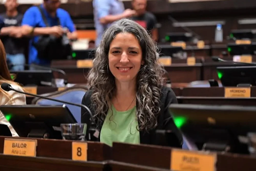 La senadora Ana Luz Balor respaldó el reclamo de los vecinos de Tres de Febrero, ante el avance de proyectos inmobiliarios que afectarían el patrimonio histórico del partido.