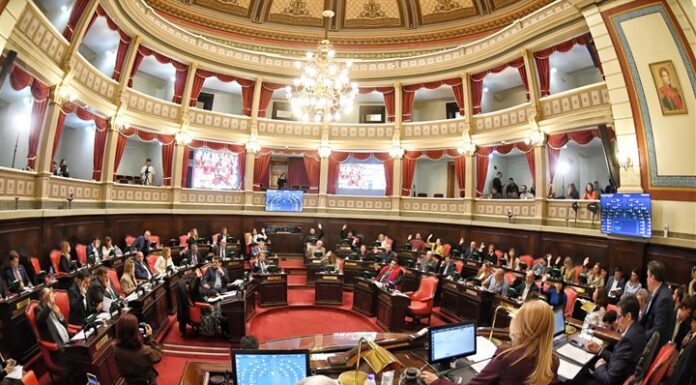 Pese al rechazo opositor, Senadores aprobó una ley para frenar la concesión de Chapadmalal El Senado bonaerense aprobó el proyecto de La Cámpora para frenar la concesión del complejo de Chapadmalal.