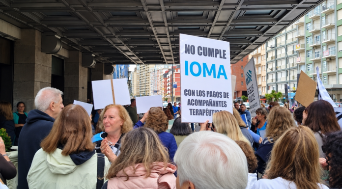 Afiliados del IOMA piden intervenir la obra social ante las dificultades para acceder a prestaciones Afiliados del IOMA juntan firmas para solicitar la intervención de la obra social frente a las dificultades que atraviesan para acceder a tratamientos y prestaciones básicas.