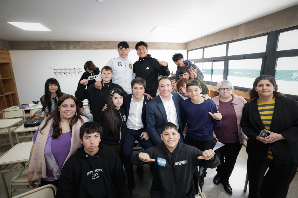 En el marco de la inauguración de un Polo Educativo, el gobernador Axel Kicillof volvió este jueves a proyectar su gestión bonaerense hacia el plano nacional. 