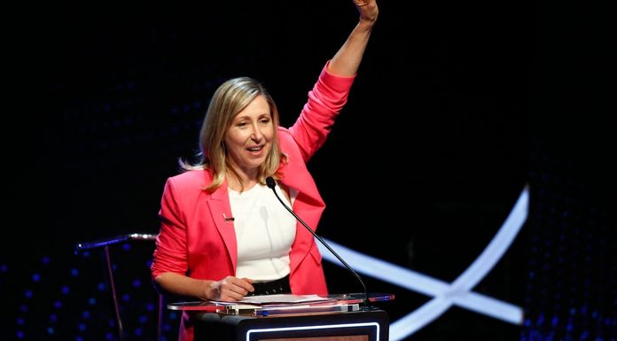 El Frente de Izquierda repudió a Cúneo por sus dichos contra Bregman y le pasó factura a Kicillof El diputado del FIT-U Christian Castillo presentó un proyecto de repudio por las expresiones de Santiago Cúneo contra Myriam Bregman.