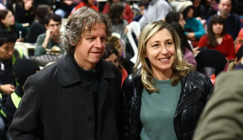 Castillo salió en defensa de su compañera del FIT-U y llevó a la Legislatura bonaerense el repudio a los dichos de Cúneo contra Bregman.