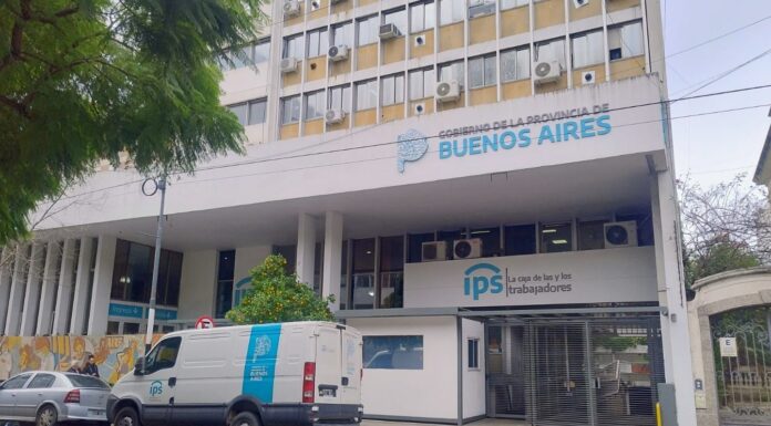 Senadores libertarios piden informes por el pase de los no docentes privados al IPS El senador de LLA, Carlos Curestis, presentó un pedido de informes por la incorporación de no docentes privados al régimen del IPS. Alertó por conflictos con la ANSES.