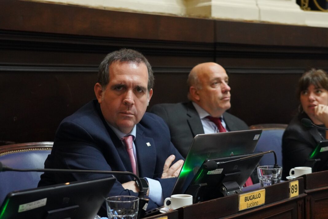 El diputado lilito Luciano Bugallo pidió informes a Vialidad bonaerense por el deterioro del puente sobre el Canal Mercante, en Bragado.