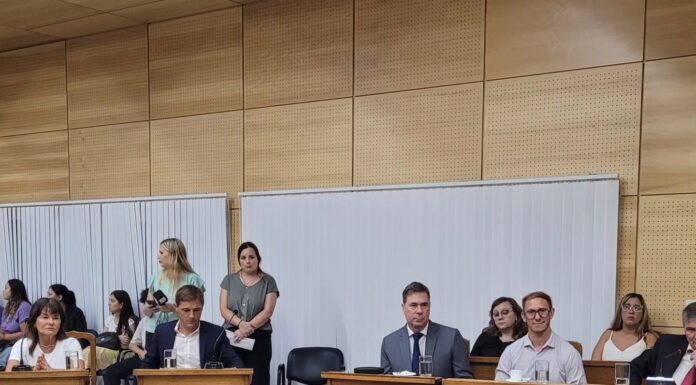 Un municipio le reclamó a la Legislatura que acelere el debate de las leyes de endeudamiento El Concejo Deliberante de Lincoln aprobó una comunicación para instar a la Legislatura a tratar leyes destinadas a la protección de usuarios sobreendeudados.