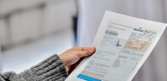 El Juzgado en lo Contencioso Administrativo N° 1 de Bahía Blanca resolvió este viernes frenar los aumentos de luz en la provincia de Buenos Aires y ordenó devolver lo cobrado.