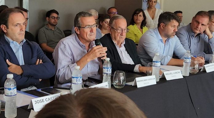 Seguridad y salud: Intendentes de la UCR elevaron reclamos a Kicillof Seis intendentes de la UCR se reunieron con Kicillof para solicitar avances en la actualización del financiamiento de las prestaciones locales.