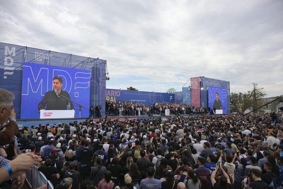 Kicillof dio otro paso en su candidatura presidencial y dejó un mensaje a la interna: “No me interesa conducir a control remoto” Con mensajes a la interna peronista, Kicillof adelantó que jugará en las elecciones 2027: "Cuenten conmigo para que la Argentina tenga una alternativa”,